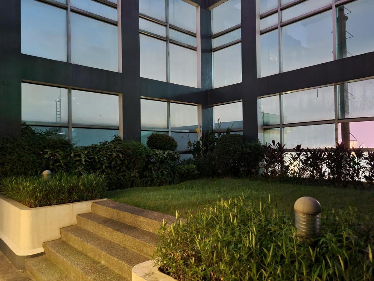 סן פדרו מקאטי Huge Condo Unit Near Burgos Circle, St Lukes, Shangri-La - P Hamptons T1 מראה חיצוני תמונה